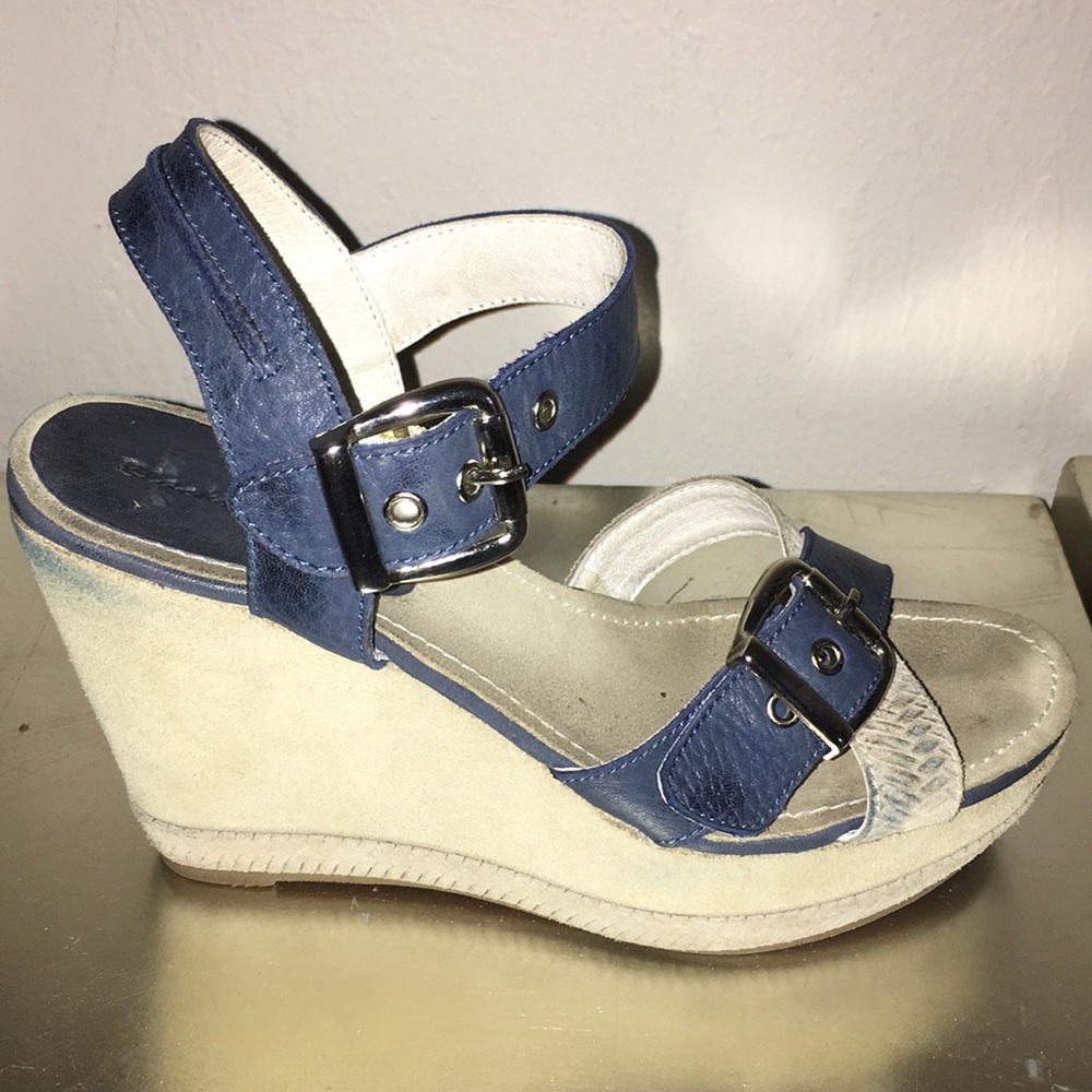 Black stone platform navy suede shoes